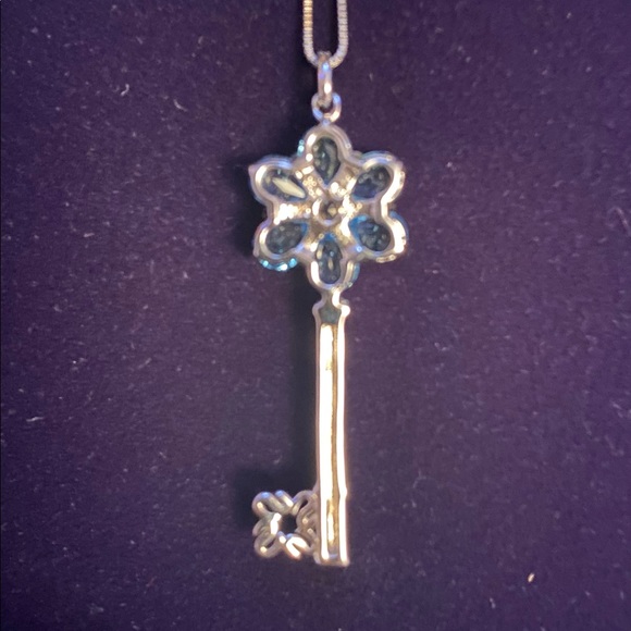 Simply Vera Vera Wang crystal flower key necklace - Picture 4 of 7